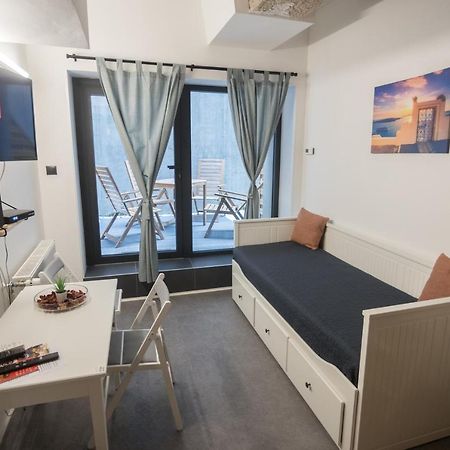 Peaceful Basement Apartment With Terrace & Free Gym Budapest Exterior foto